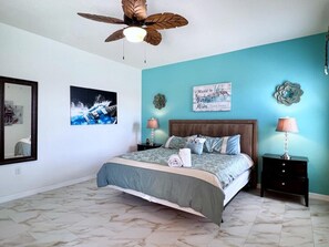 5 bedrooms, iron/ironing board, WiFi, bed sheets - Lakeside 5 Bed Pool Home with Spa and Game Room (Davenport)