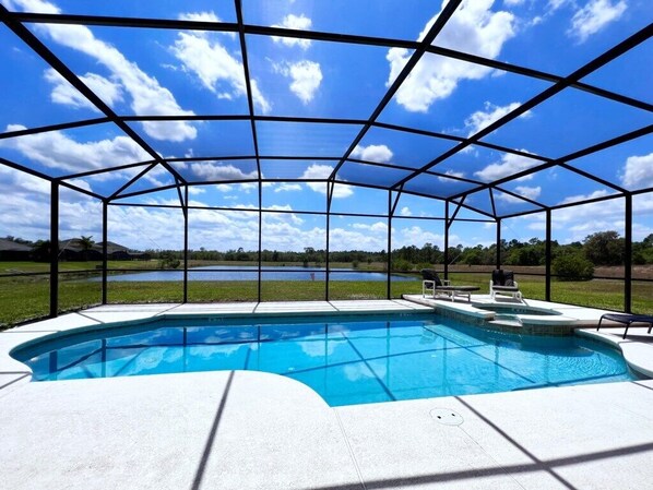 A heated pool - Lakeside 5 Bed Pool Home with Spa and Game Room (Davenport)