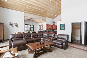 Een smart-tv en een open haard