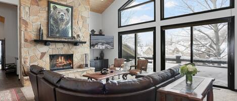 Smart TV, fireplace