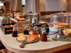 Tägliches Frühstücksbuffet gegen Gebühr