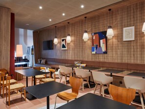 Tägliches Frühstücksbuffet gegen Gebühr