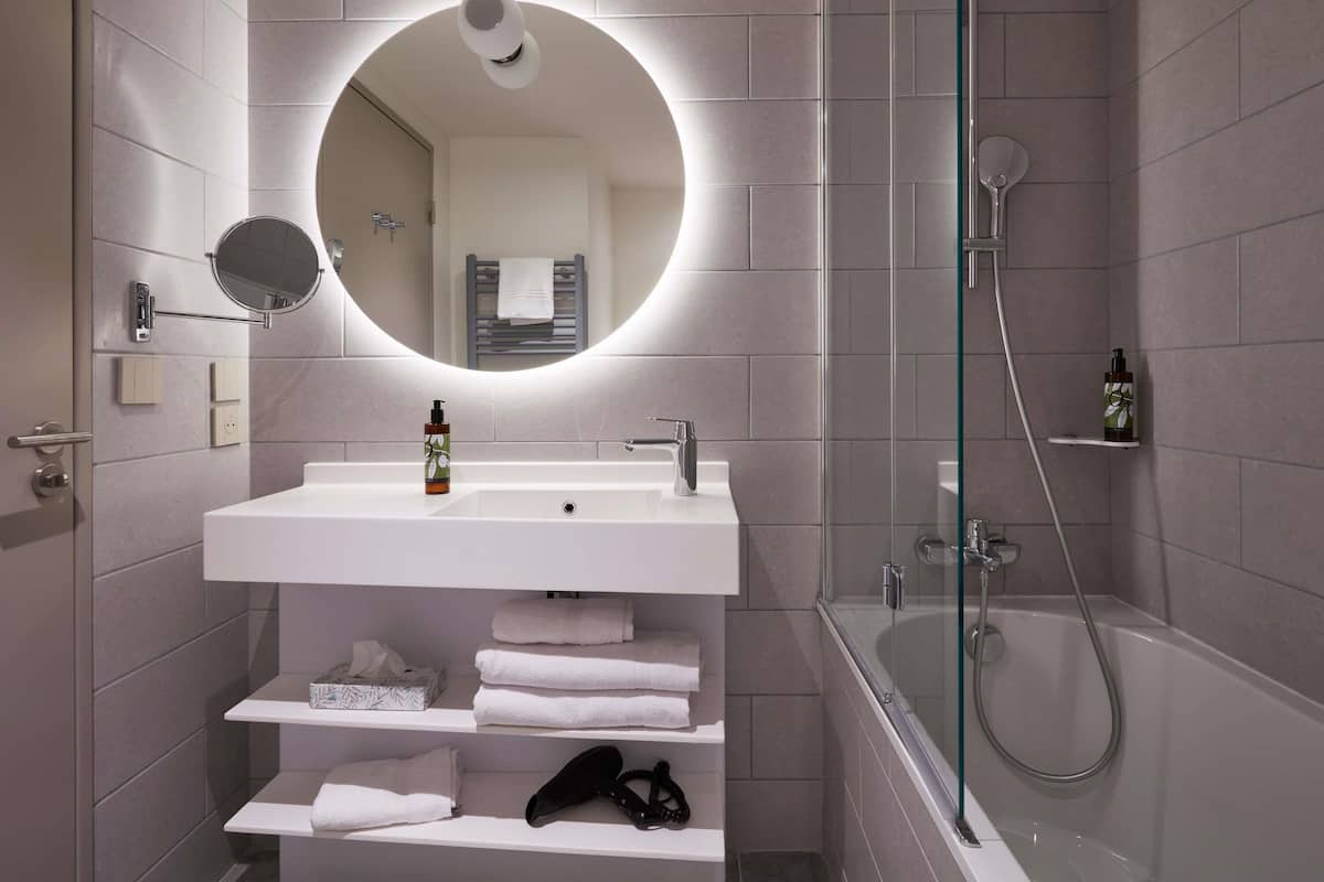 1 bedroom, in-room safe, laptop workspace, blackout drapes