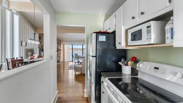 Coffee/tea maker, fridge, microwave, oven