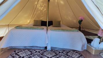 1 bedroom, down duvets, bed sheets