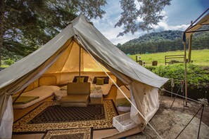 Family Tent, Multiple Beds | 1 bedroom, down duvets, bed sheets - LUNA LLENA PARQUE DE MONTAÑA (San Jose Pinula)