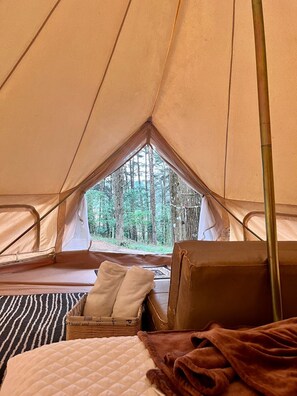 1 chambre, couette en duvet d'oie, draps fournis