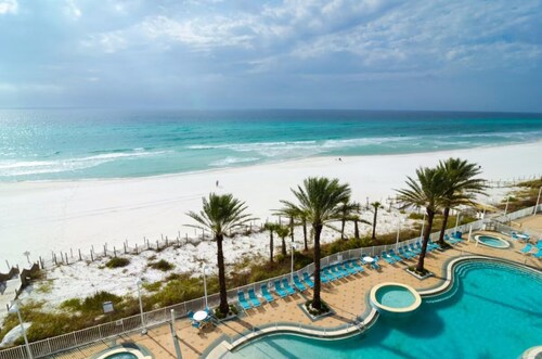 Gulf‑Front Luxury, Ocean Views, Heated Pool, Hot Tubs, Quiet Beachfront, Sleep 6