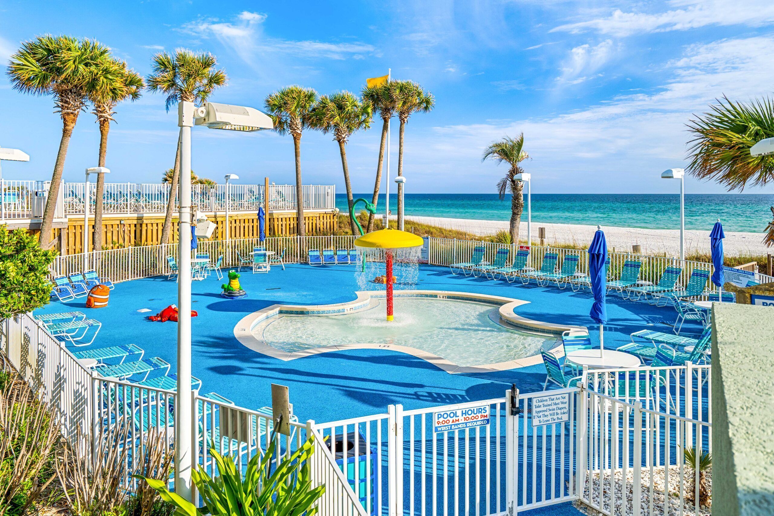 Alberca al aire libre y alberca climatizada