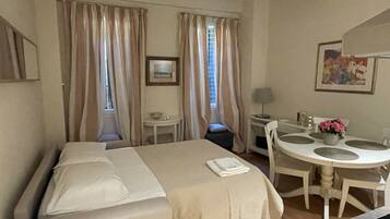 2 Schlafzimmer, Zimmersafe, Schreibtisch, WLAN