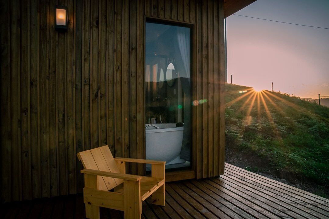 Cabana luxo, 1 cama Queen, banheira de hidromassagem, vista para a montanha | Área da propriedade