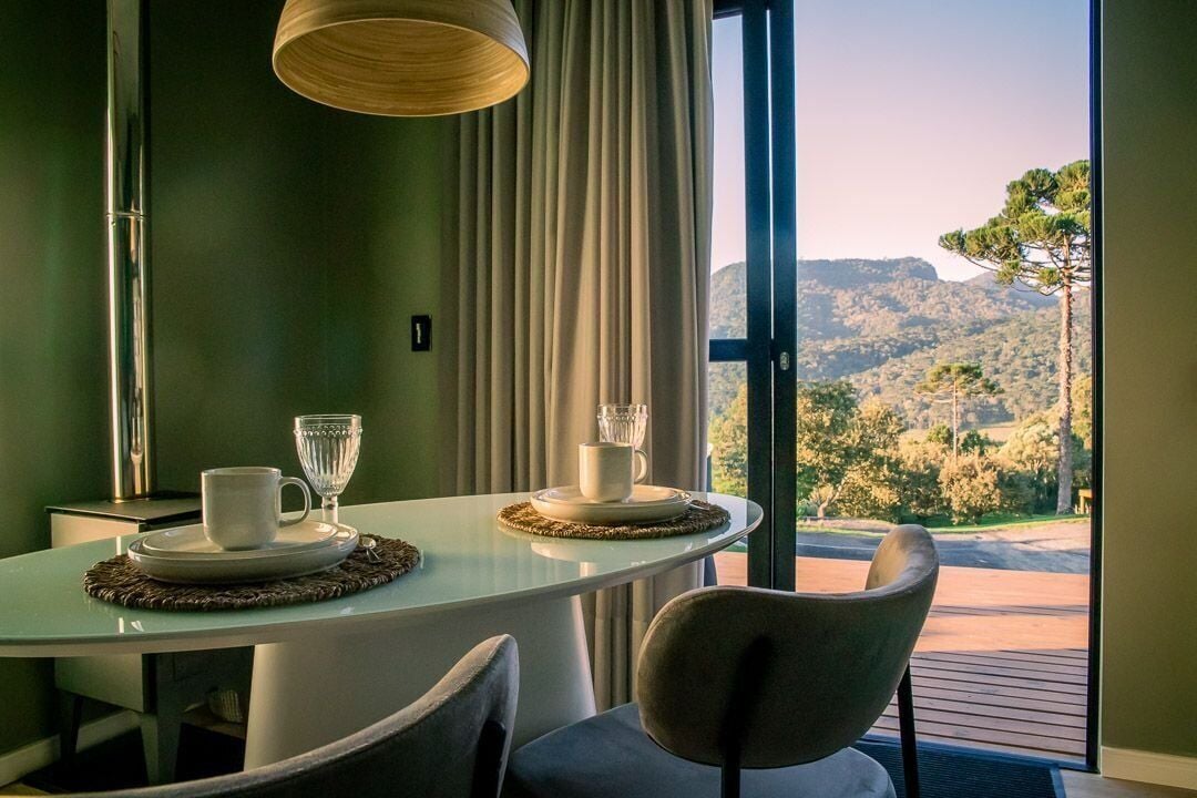 Cabana luxo, 1 cama Queen, banheira de hidromassagem, vista para a montanha | Opções para refeição