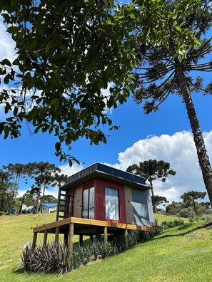 Deluxe huisje, 1 queensize bed, bubbelbad, uitzicht op bergen | Exterieur