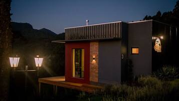 Cabana luxo, 1 cama Queen, banheira de hidromassagem, vista para a montanha | Fachada