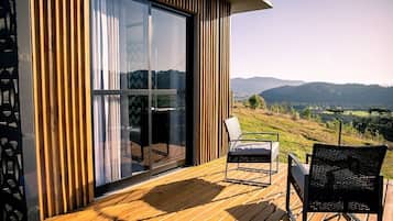 Cabaña Deluxe, 1 cama de matrimonio, bañera de hidromasaje, vistas a la montaña | Terraza o patio