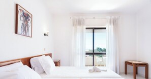 2 bedrooms, iron/ironing board, free WiFi