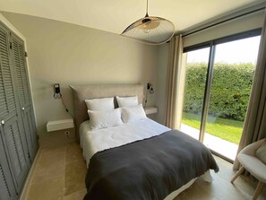 3 Schlafzimmer, Schreibtisch, Bügeleisen/Bügelbrett, Reisekinderbett