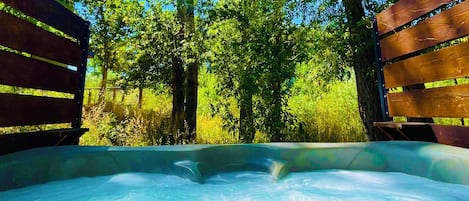 Bain à remous extérieur
