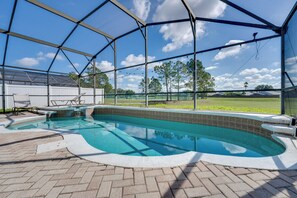 A heated pool - 4 Mi to Disney: Family Getaway w/ Game Room! (Kissimmee)