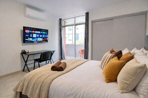 4 bedrooms, in-room safe, desk, iron/ironing board