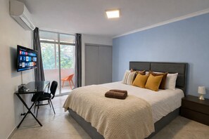 4 bedrooms, in-room safe, desk, iron/ironing board
