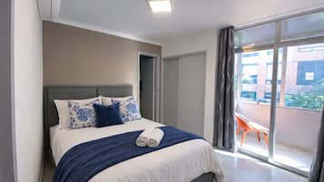 3 bedrooms, in-room safe, desk, iron/ironing board