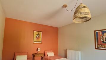 2 bedrooms, WiFi, bed sheets