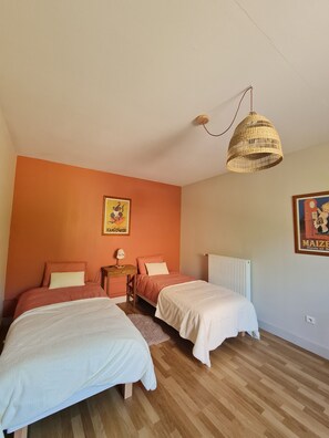 2 bedrooms, WiFi, bed sheets
