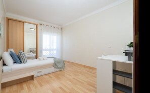 4 bedrooms, iron/ironing board, free WiFi, bed sheets