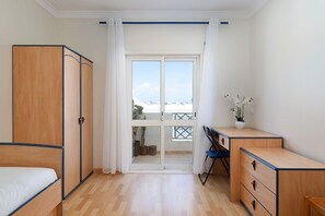 5 bedrooms, iron/ironing board, free WiFi, bed sheets