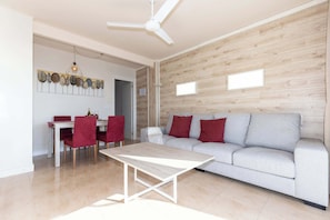 Living area - Train & Beach • Marina - Unik Vacation (Tarragona)