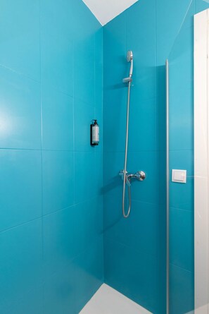 Shower, hair dryer, shampoo - Train & Beach • Marina - Unik Vacation (Tarragona)