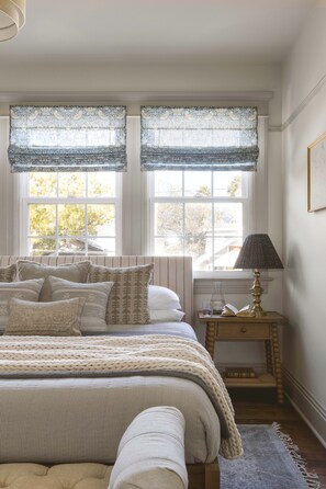 5 bedrooms, iron/ironing board, free WiFi, bed sheets