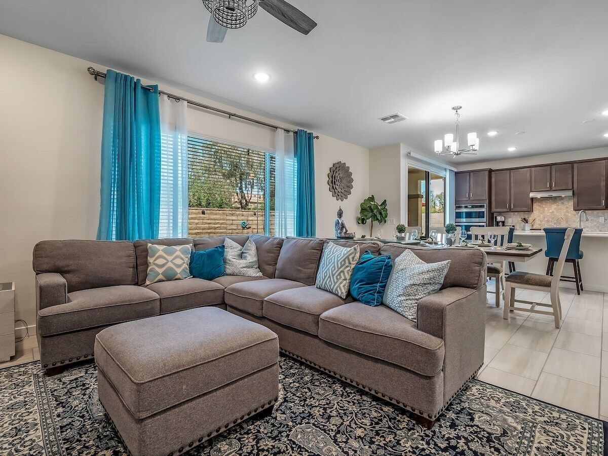 *Luxury Home*King Bed*Patio*Pool*Long Stays