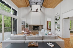 Smart TV, fireplace, ping pong, books - Sewanee Woods Modern Luxe Escape (Sewanee)