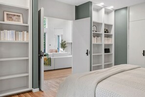 3 Schlafzimmer, Schreibtisch, Bügeleisen/Bügelbrett, Reisekinderbett
