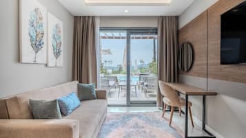 Double Room with Seaview, direct access to pool | Living area | Smart TV