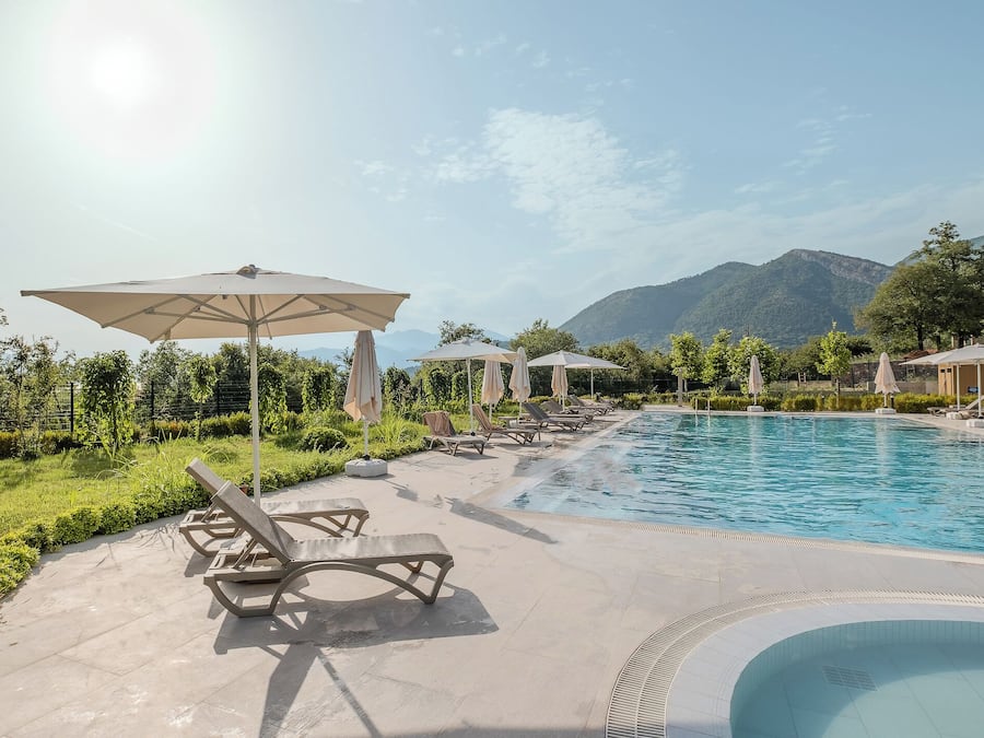 Piscina stagionale all'aperto, cabine incluse nel prezzo