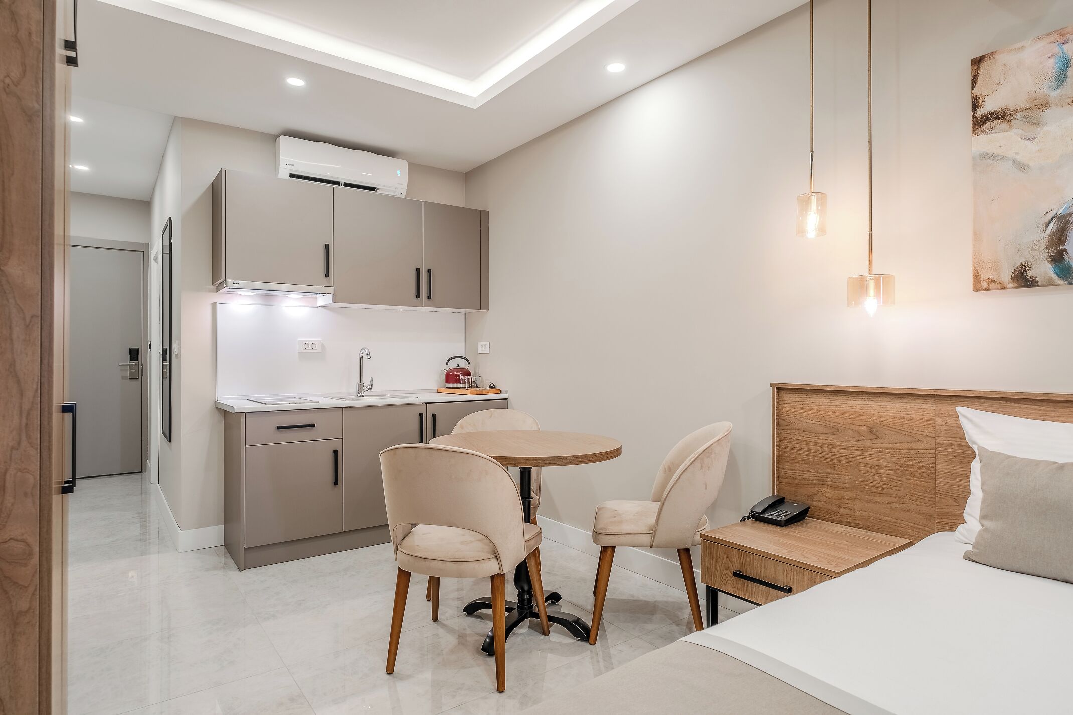 double room with seaview, direct access to pool | 2 bedrooms, minibar, in-room safe, individually decorated