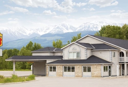 super8 by wyndham golden bc 