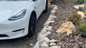 A white car parked in front of a house with a stone pathway leading to the entrance. - Cozy Cabin: Summer paradise on the river (Granby)