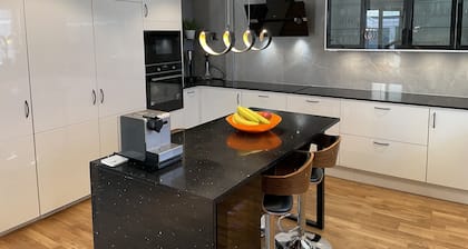 House with full comfort and near the sea.