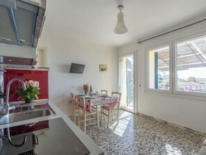 Fridge, microwave, oven, dishwasher - Apartment Ruscus by Interhome (Terzorio)