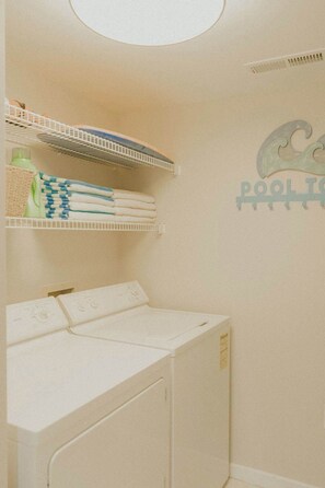 Interior - Dune Ridge Hideaway - Oceanfront condo with pool! (Wrightsville Beach)