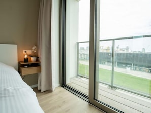 2 slaapkamers, een bureau, internet