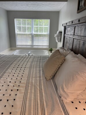 2 bedrooms, iron/ironing board, travel cot, free WiFi
