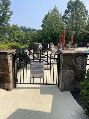 Property grounds - Visit Smokies in the Fall Close to Park & Amenities, 2bd- 2ba. (Pigeon Forge)