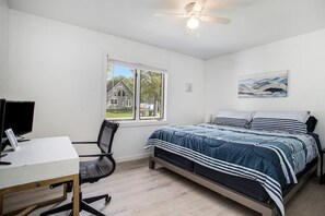 4 bedrooms, desk, iron/ironing board, free WiFi