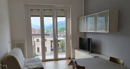 Top-Lage in Luino mit Blick auf den LagoMaggiore (200 M. bis an dieSeepromenade)