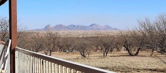 Serene ranch with amazing view-Empire Ranch access